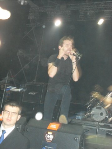 fotki-s-koncerta-gruppa-Rise-Against-live-spb-gluvclub-Savior-2009