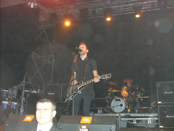 photograph-band-Rise-Against-live-in-petersburg-Midnight-Hands-2009