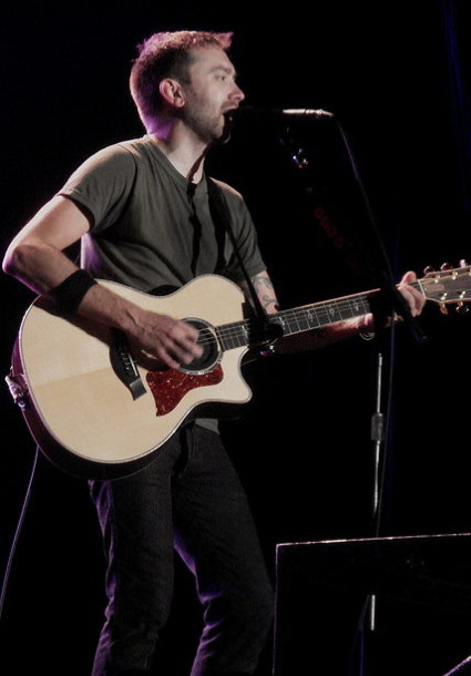 photograph-Tim-McIlrath-vocal-Rise-Against-out-scene-Endgame-2003
