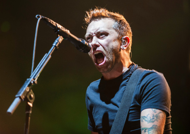 photoset-Tim-McIlrath-vocal-RiseAgainst-home-foto-Endgame-2011