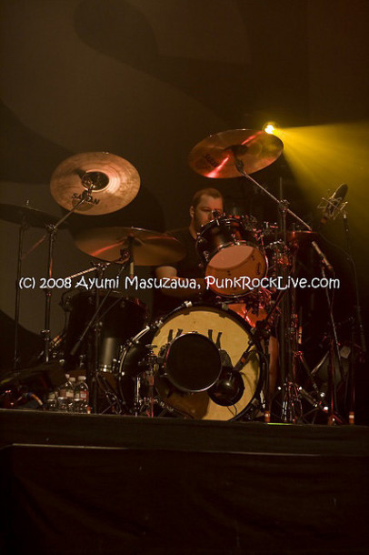 fotos-live-Zach-Blair-guitar-RiseAgainst-out-scene-Endgame-2011