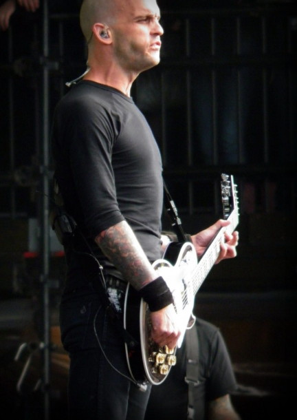 fotosession-Zach-Blair-guitar-RiseAgainst-behind-scene-Lanterns-2013