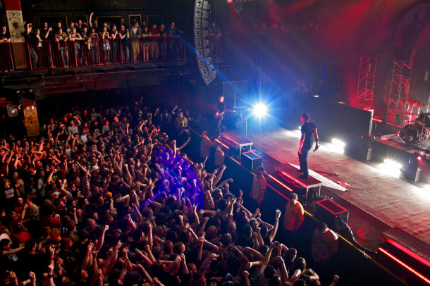 fotosession-Zach-Blair-guitar-RiseAgainst-behind-scene-Lanterns-2013