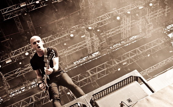 photo-Zach-Blair-guitarist-RiseAgainst-behind-scene-Collapse-2006