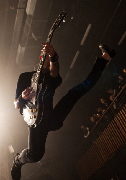photos-Zach-Blair-solo-guitar-Rise-Against-behind-scene-Lanterns-2002