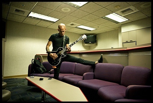 photosession-Zach-Blair-guitar-Rise-Against-home-photos-Savior-2003