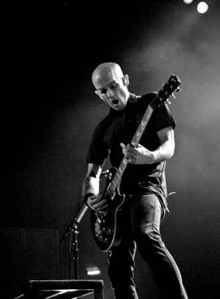 photosession-Zach-Blair-guitar-Rise-Against-home-photos-Savior-2003