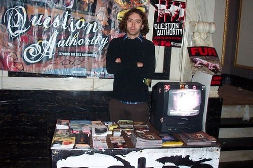 fotki-rannie-Joe-Principe-punk-gruppa-pre-Rise-Against-with-fans-2000