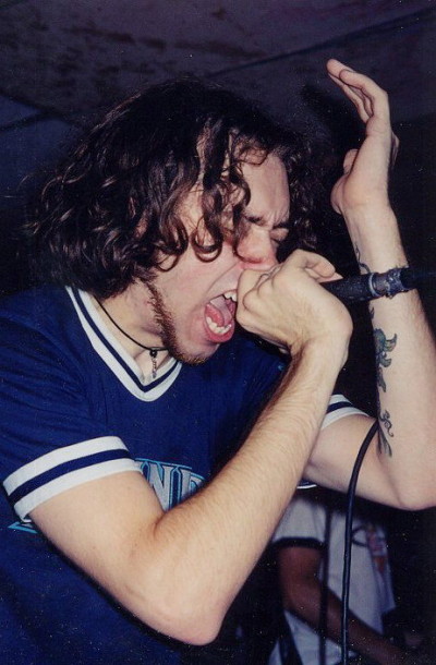 fotki-rannie-Tim-McIlrath-punk-gruppa-Rise-against-old-home-foto-2002