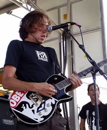 foto-rannie-Joe-Principe-punk-group-young-Rise-Against-out-scene-2003