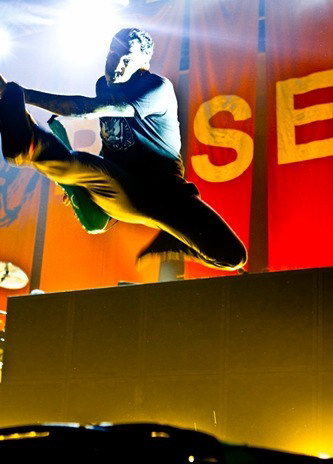 photoset-Tim-McIlrath-hard-core-RiseAgainst-concert-Make-It-Stop-2011