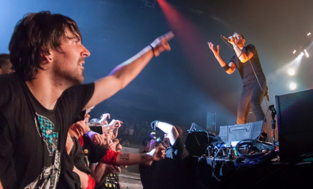 photo-Brandon-Barnes-hard-core-RiseAgainst-concert-Broken-Mirrors-2012