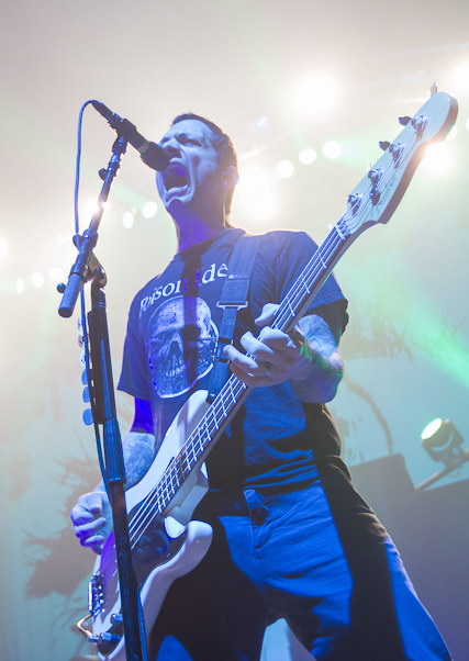 photo-Brandon-Barnes-hard-core-RiseAgainst-concert-Broken-Mirrors-2012