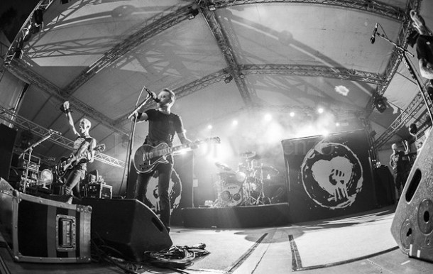 photos-Brandon-Barnes-hard-core-RiseAgainst-live-concert-Lanterns-2012