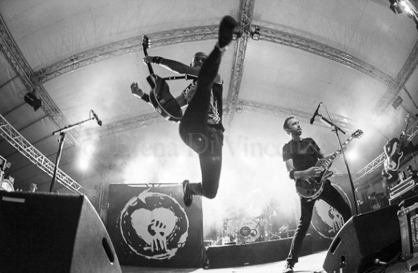 photos-Brandon-Barnes-hard-core-RiseAgainst-live-concert-Lanterns-2012