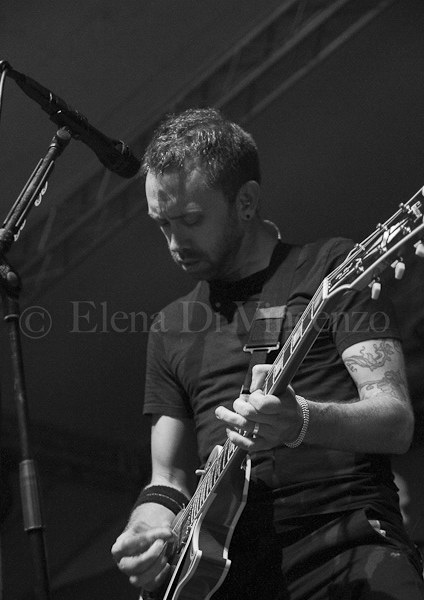 photos-Brandon-Barnes-hard-core-RiseAgainst-live-concert-Lanterns-2012