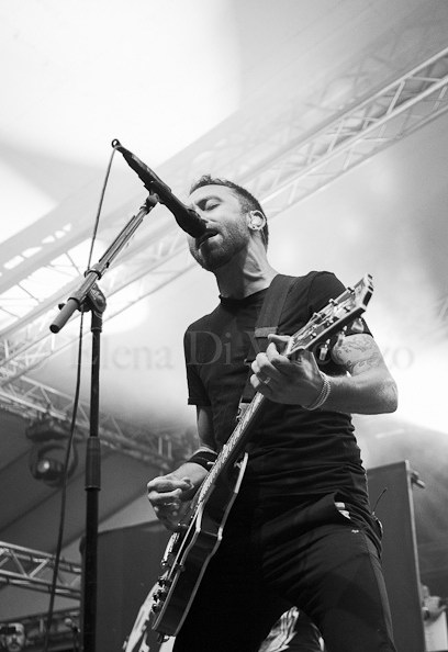 photos-Brandon-Barnes-hard-core-RiseAgainst-live-concert-Lanterns-2012