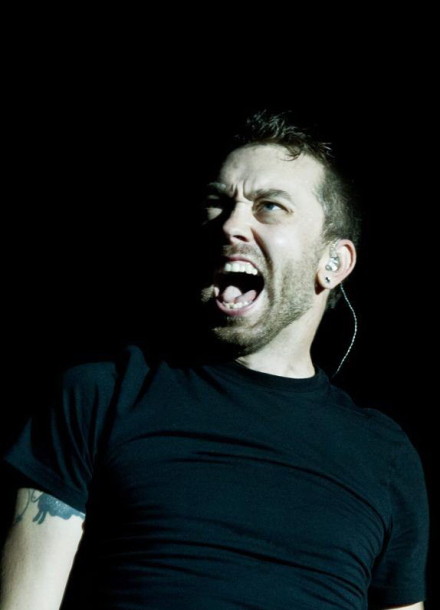 photos-Zach-Blair-hardcore-rock-RiseAgainst-live-concert-Lanterns-2012