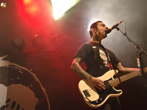 photoset-Zach-Blair-rock-gruppa-RiseAgainst-Music-Hall-Architects-2012