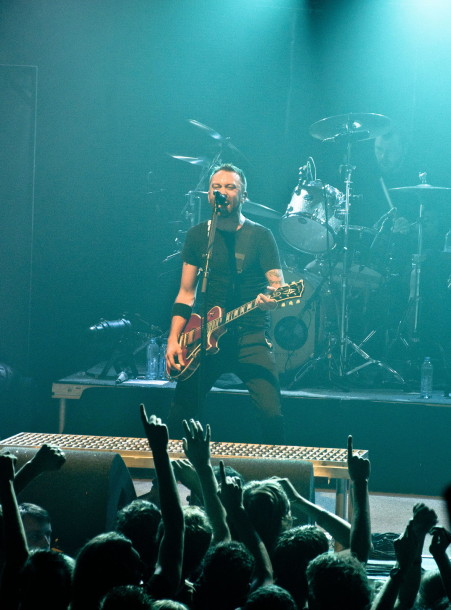 photoset-Zach-Blair-rock-gruppa-RiseAgainst-Music-Hall-Architects-2012