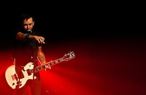 foto-live-Zach-Blair-punk-band-RiseAgainst-Savior-na-koncerte-2008