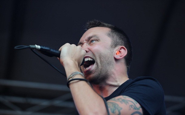 foto-live-Zach-Blair-punk-band-RiseAgainst-Savior-na-koncerte-2008