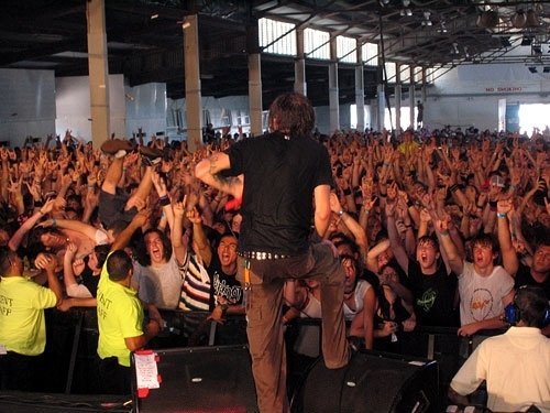 fotografii-Zach-Blair-hard-core-RiseAgainst-Give-It-All-concert-2007