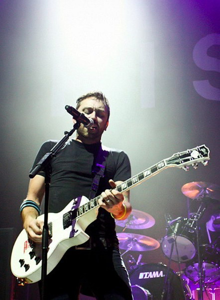 fotografii-Zach-Blair-hard-core-RiseAgainst-Give-It-All-concert-2007