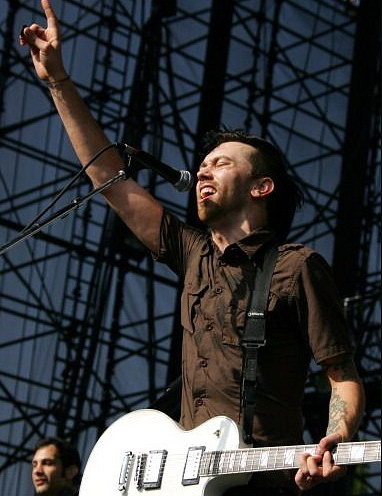 fotografii-Zach-Blair-hard-core-RiseAgainst-Give-It-All-concert-2007