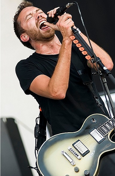 fotos-live-Mr-Precision-punk-band-Rise-against-Endgame-festival-2010