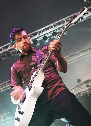 fotos-live-Mr-Precision-punk-band-Rise-against-Endgame-festival-2010
