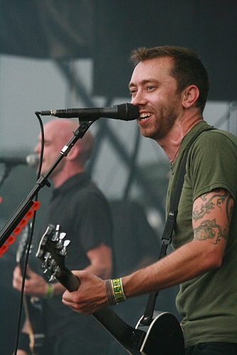 fotos-live-Zach-Blair-punk-gruppa-Rise-against-Satellite-on-scene-2003