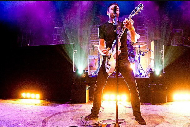 fotosession-Mr-Precision-punk-band-RiseAgainst-Lanterns-on-scene-2001