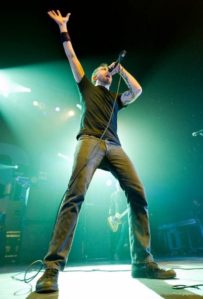 fotosession-Mr-Precision-punk-band-RiseAgainst-Lanterns-on-scene-2001