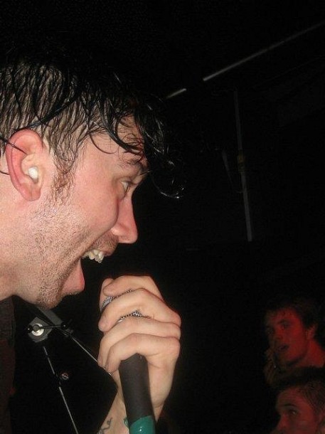 fotosession-Mr-Precision-punk-band-RiseAgainst-Lanterns-on-scene-2001