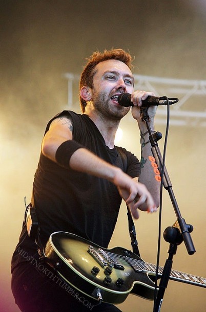fotosession-Mr-Precision-punk-band-RiseAgainst-Lanterns-on-scene-2001