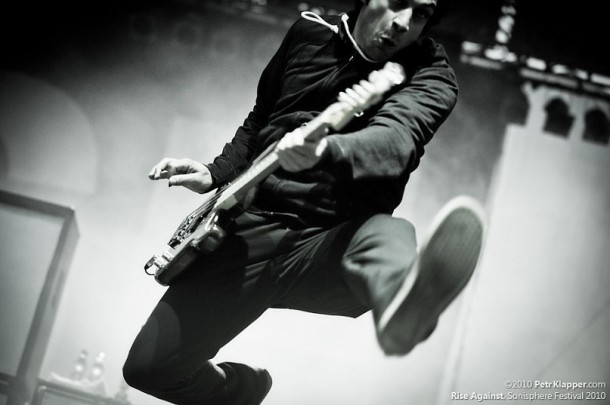 fotosession-Tim-McIlrath-punk-band-RiseAgainst-Endgame-rock-scene-2013