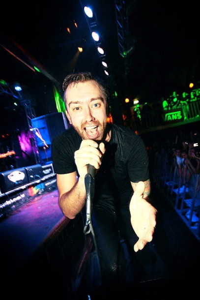 fotosession-Tim-McIlrath-punk-band-RiseAgainst-Endgame-rock-scene-2013