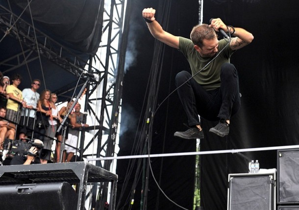 fotosession-Tim-McIlrath-punk-band-RiseAgainst-Endgame-rock-scene-2013