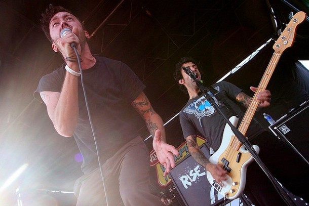 photo-Mr-Precision-punk-group-Rise-Against-Lanterns-v-givyu-2000