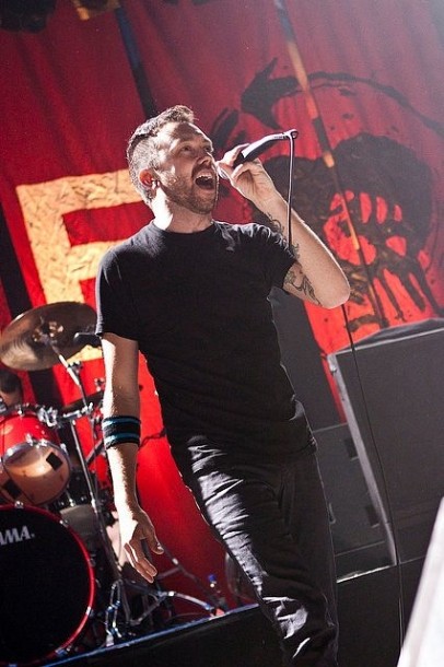 photo-Tim-McIlrath-hard-core-Rise-Against-Architects-live-concert-2005