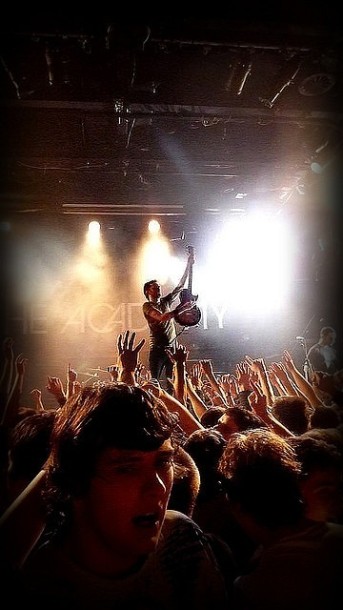 photo-Tim-McIlrath-punk-gruppa-Rise-against-Endgame-on-scene-2003