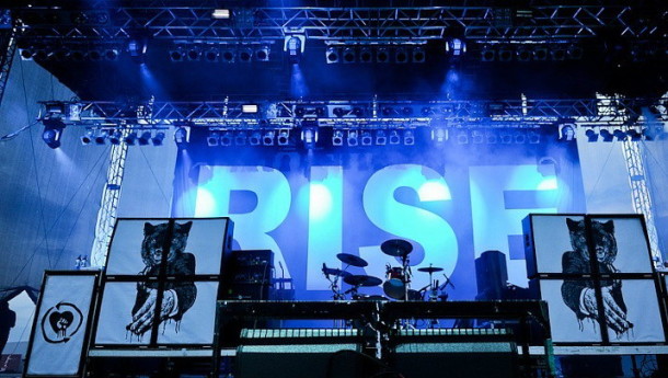 photo-Tim-McIlrath-punk-gruppa-Rise-against-Endgame-on-scene-2003