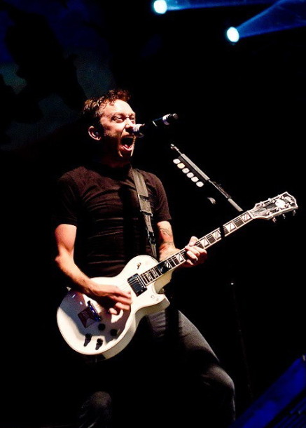 photo-Tim-McIlrath-punk-gruppa-Rise-against-Endgame-on-scene-2003