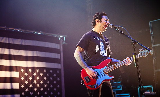 photo-Zach-Blair-hard-core-Rise-against-Endgame-live-concerts-2012