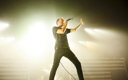 photos-Mr-Precision-punk-gruppa-RiseAgainst-Satellite-festival-2008