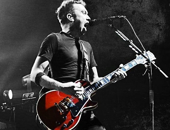 photos-Tim-McIlrath-punk-gruppa-RiseAgainst-Savior-on-scene-2002