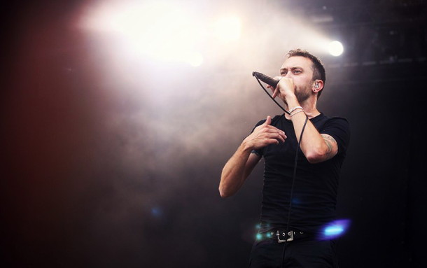 photos-Tim-McIlrath-punk-gruppa-RiseAgainst-Savior-on-scene-2002