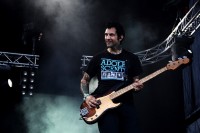 foto-live-Joe-Principe-bass-RiseAgainst-personal-life-Savior-2012