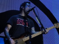 photosession-Joe-Principe-bass-Rise-Against-home-foto-Collapse-2004